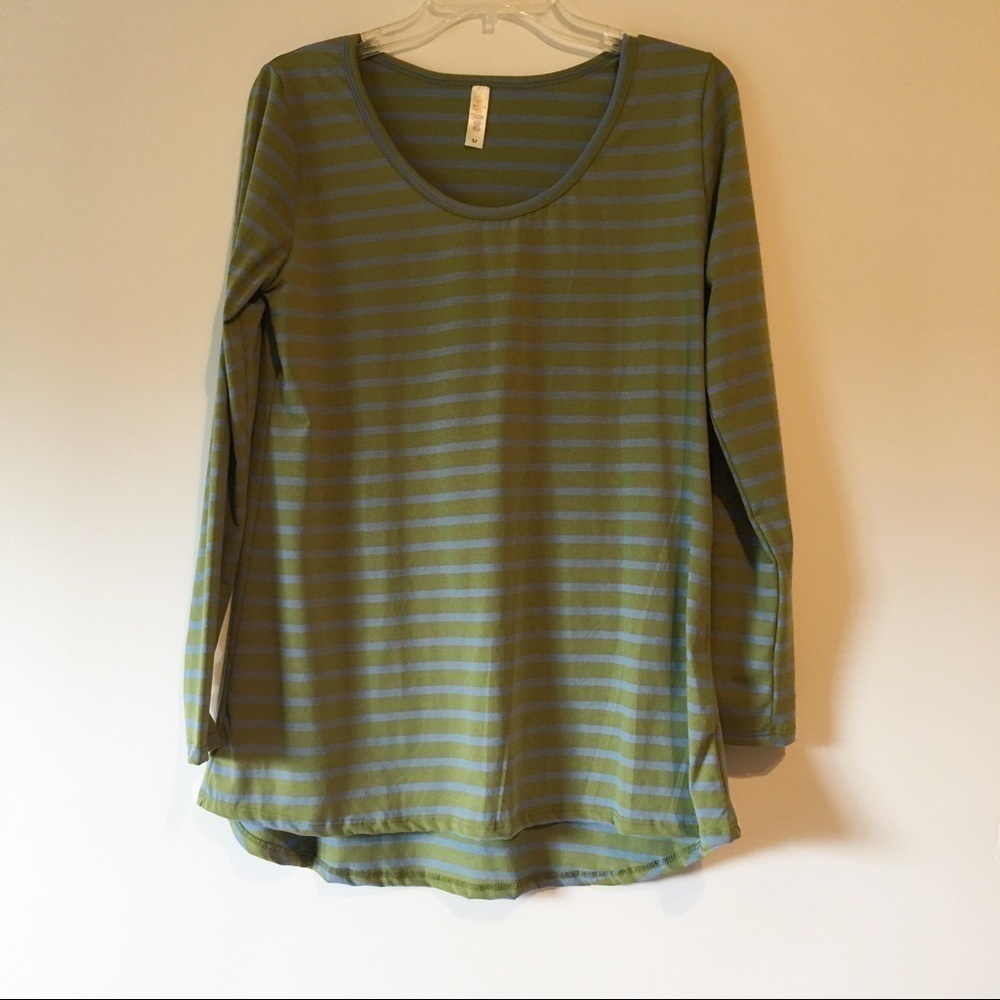 *3 for $36* Lularoe Lynnae Top Shirt Medium